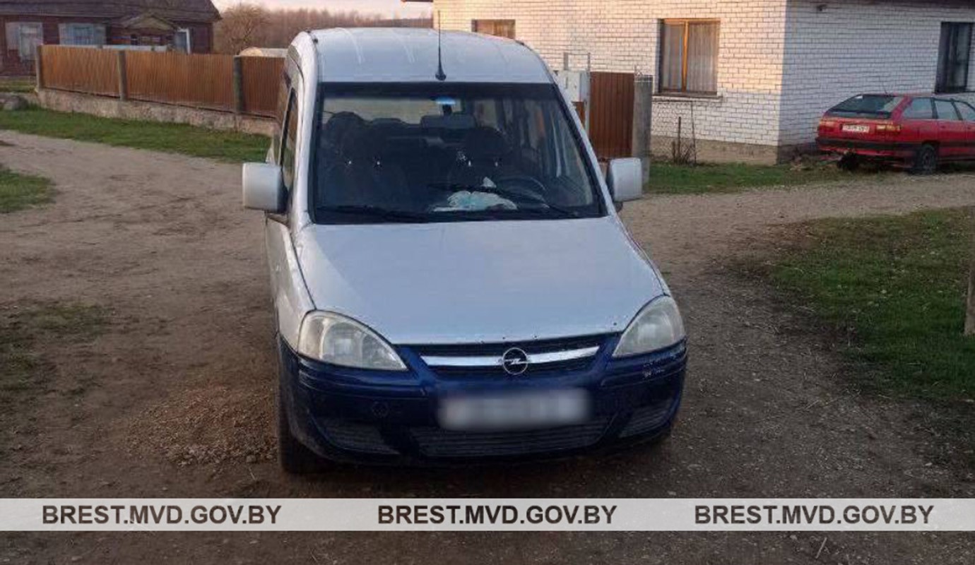 У жителя города Высокое Брестской области знакомый украл из автомобиля 3500 рублей.