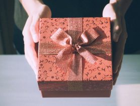 Как выбрать идеальный подарок с Surprise.by