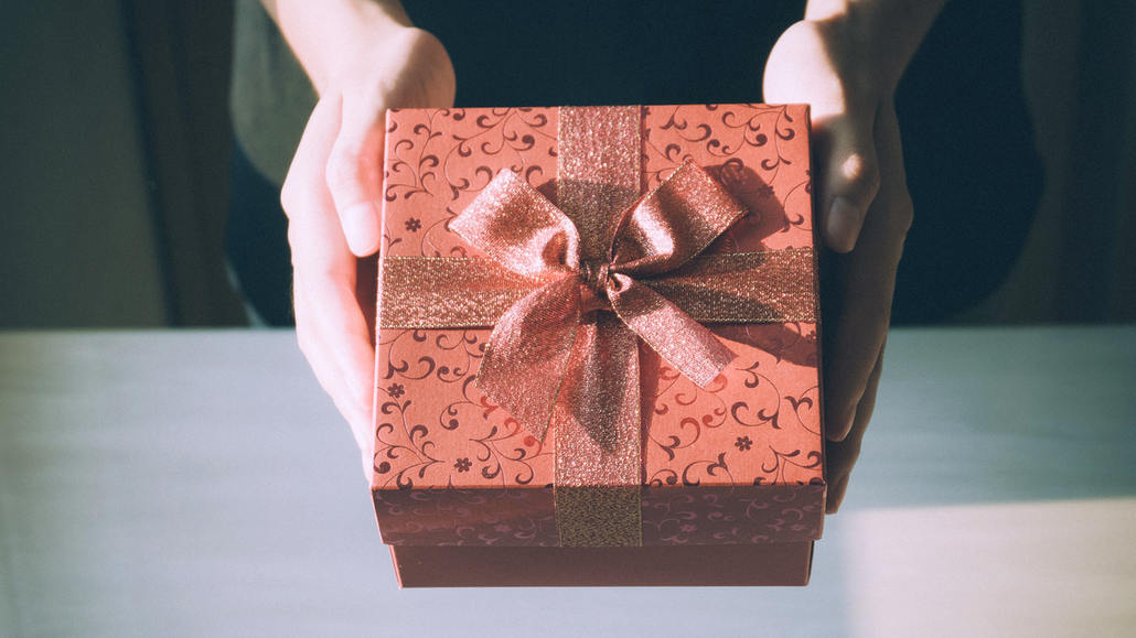 Как выбрать идеальный подарок с Surprise.by
