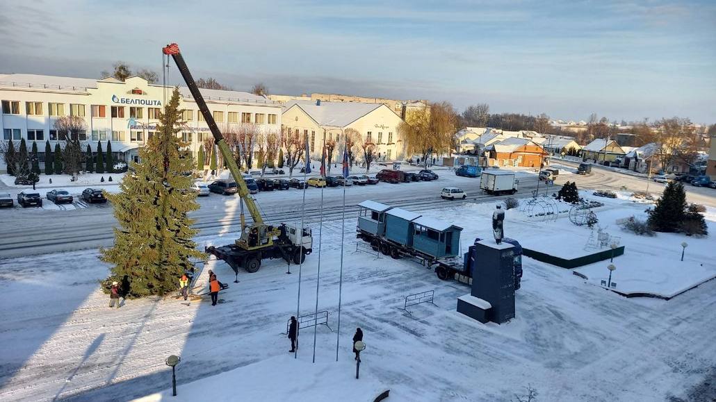 Приехали на площадь в Ганцевичах и "домики" для выездной торговли сувенирной продукции