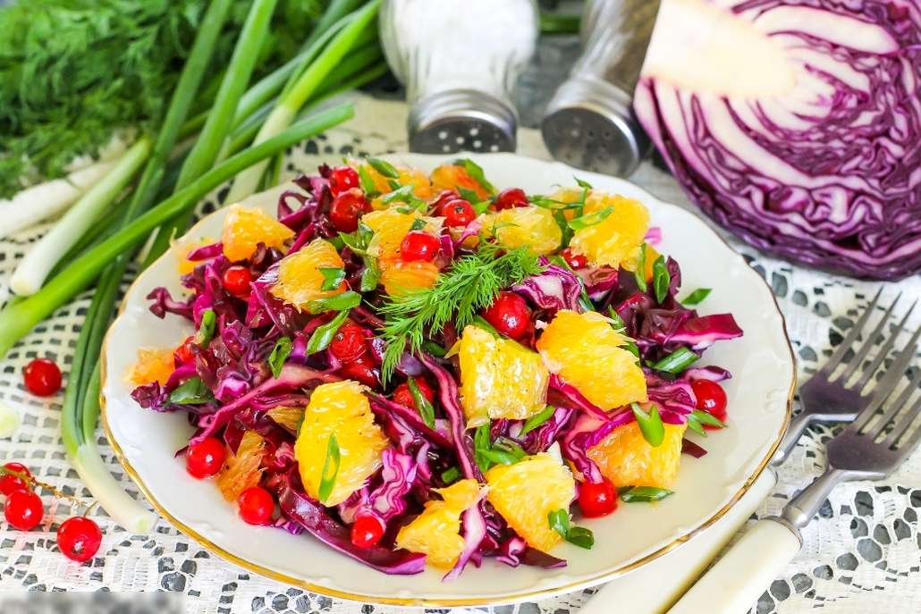 Эти вкусные праздничные салаты не нагружают желудок. Ими могут насладиться даже те, кто соблюдает строгую диету.