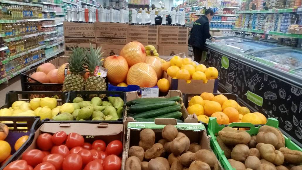 Покупатели сравнивают цену огурцов с курятиной, при этом возмущаясь, что цена на овощ выросла в два–три раза