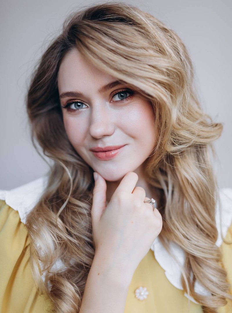Елена Секач из простой семьи, где не было излишеств и роскоши. Она на отлично окончила школу в Ганцевичах