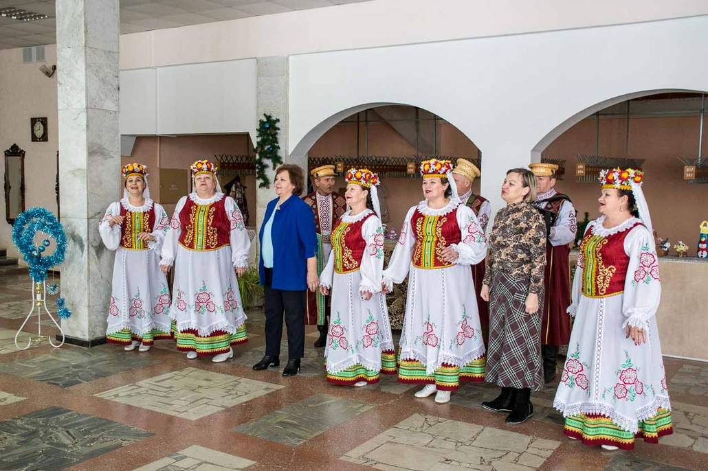 Народный хор Козловичского сельского дома культуры под руководством Светланы Расич поразил в самое сердце участников семинара исполнением песен из своего репертуара