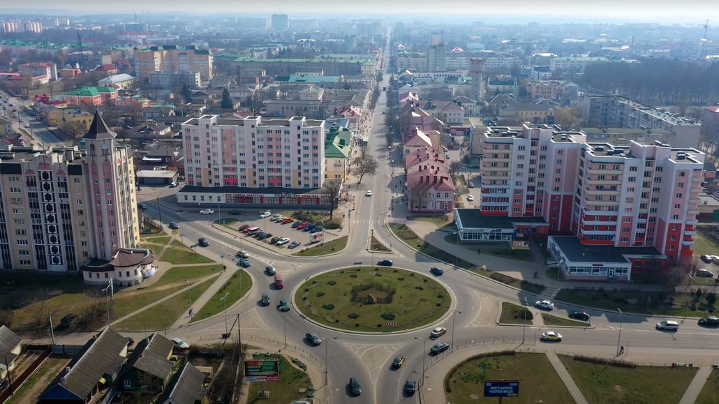 Без ажиотажа! Так можно описать рынок недвижимости в Барановичах. И, судя по повторности объявлений, торги идут не очень. А что по ценам?