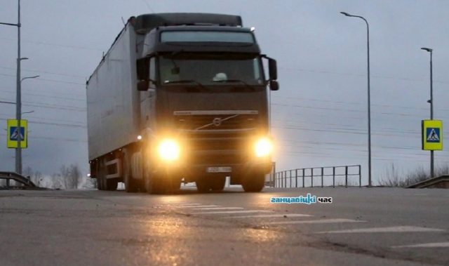 Из-за войны в Украине произошел отток украинских дальнобойщиков. На эти вакансии пришли водители из Беларуси.