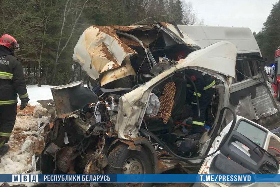 Шок! В Смолевичском районе в автомобильной аварии погибли 11 человек