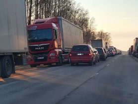 Польша хочет запретить впускать белорусские и российские прицепы