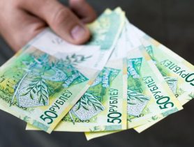 Более ста работникам в Брестской области задержали зарплату за декабрь