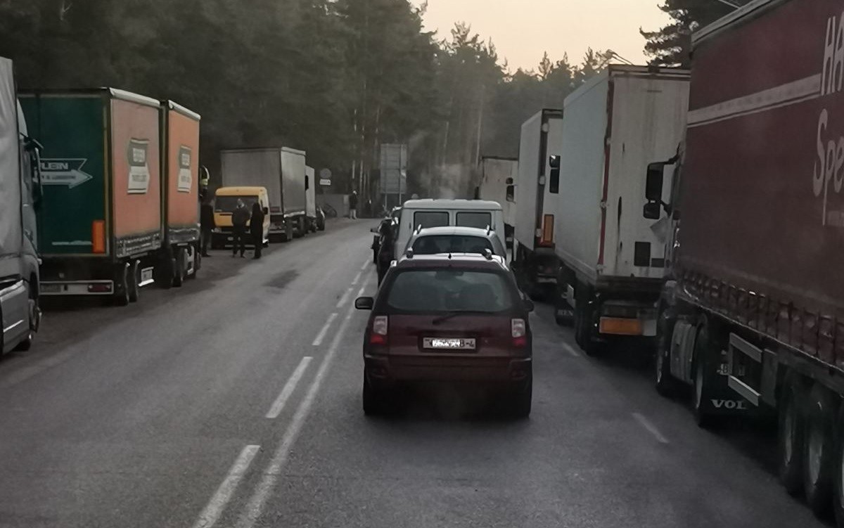 Очередь на границе с Литвой в пункте пропуска Привалки
