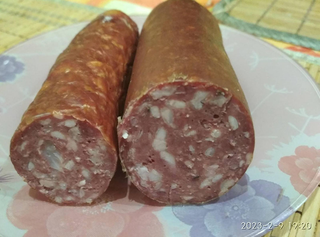 Колбасу из мяса лося выдали работникам Ганцевичского лесхоза.