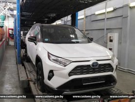 Попалась даже Tesla. На границе в Бресте тормознули элитные автомобили