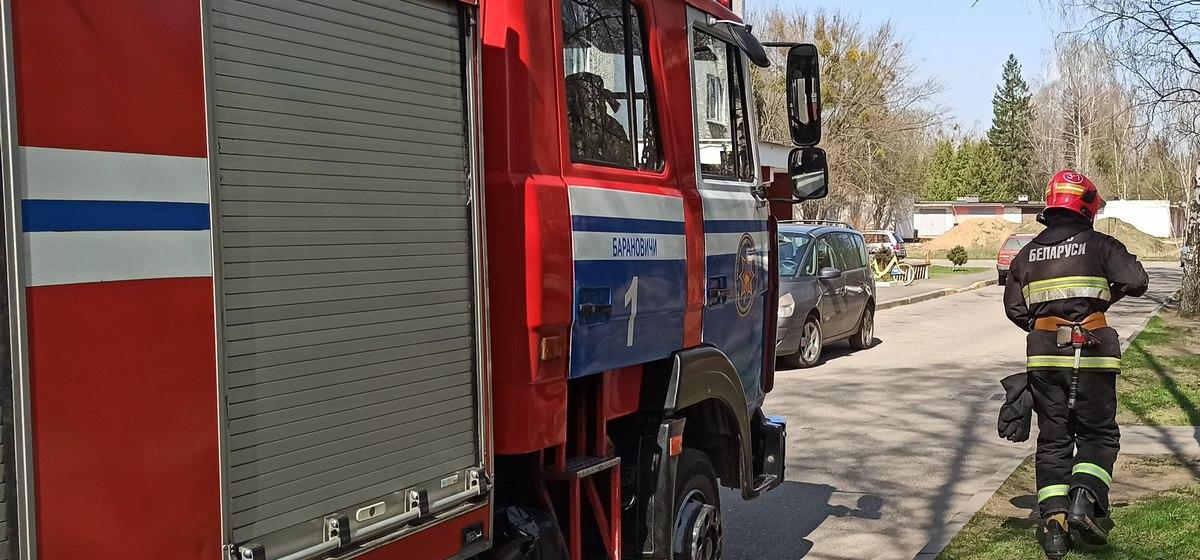 На пожарах в Брестской области погибли три человека, горели ферма и автомобиль 