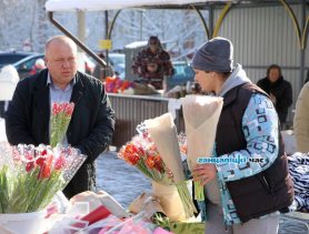 Букетный ажиотаж: какие цены на цветы к 8 марта