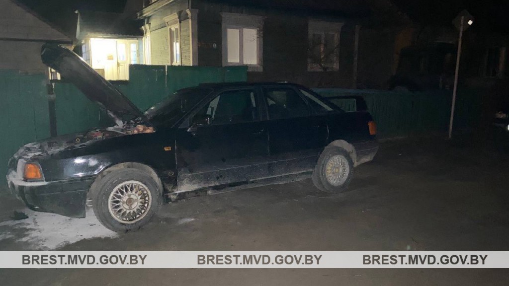 Мужчину не позвали за праздничный стол и он поджог автомобиль в Брестской области