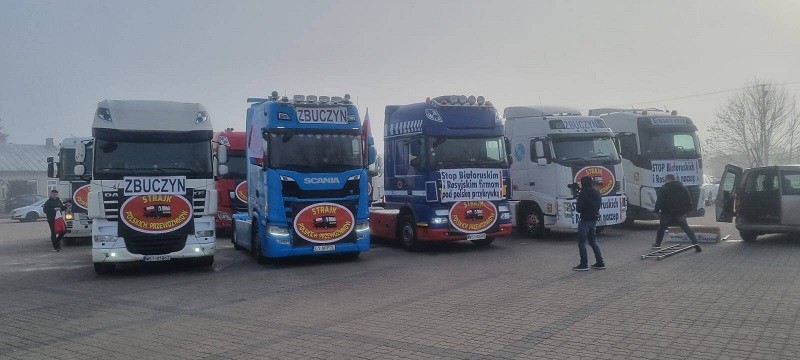 «Стоп белорусским и российским фирмам под польским прикрытием! Стоп белорусские и российские полуприцепы!» - такие лозунги были написаны на плакатах.