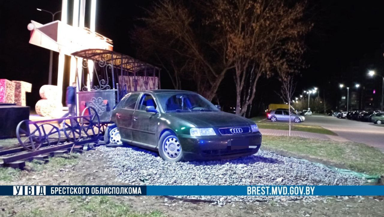 Пьяный водитель наехал на паровоз в Барановичах 
