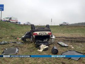 На трассе М1 в Брестской области перевернулся автомобиль «BMW»