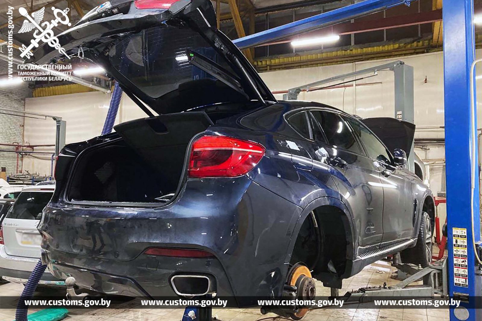 Через границу в Бресте на BMW ввезли большую партию наркотиков, но не задержали