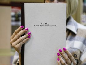 Мужчина порвал книгу жалоб в кафе: не понравилась музыка
