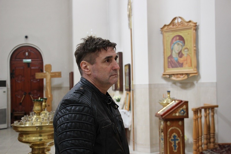 Шансонье стал петь в церковном хоре