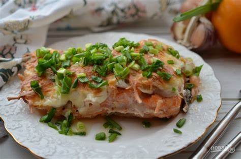 Лосось под сыром