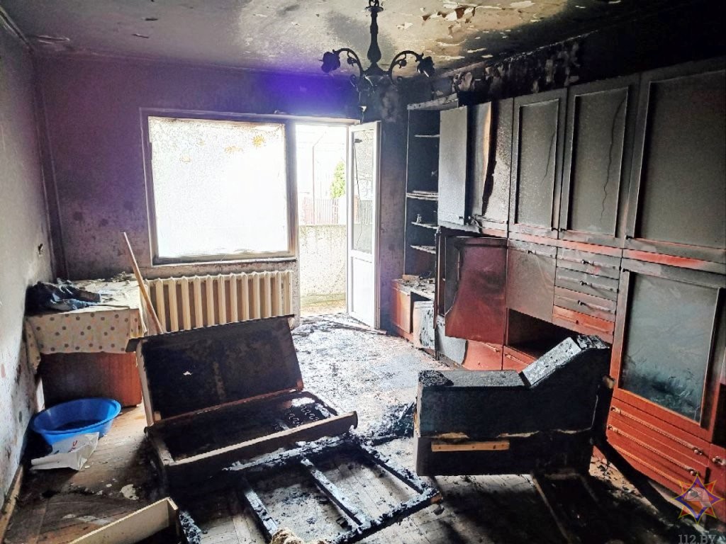 На пожаре в Ивацевичах работники МЧС спасли троих мужчин