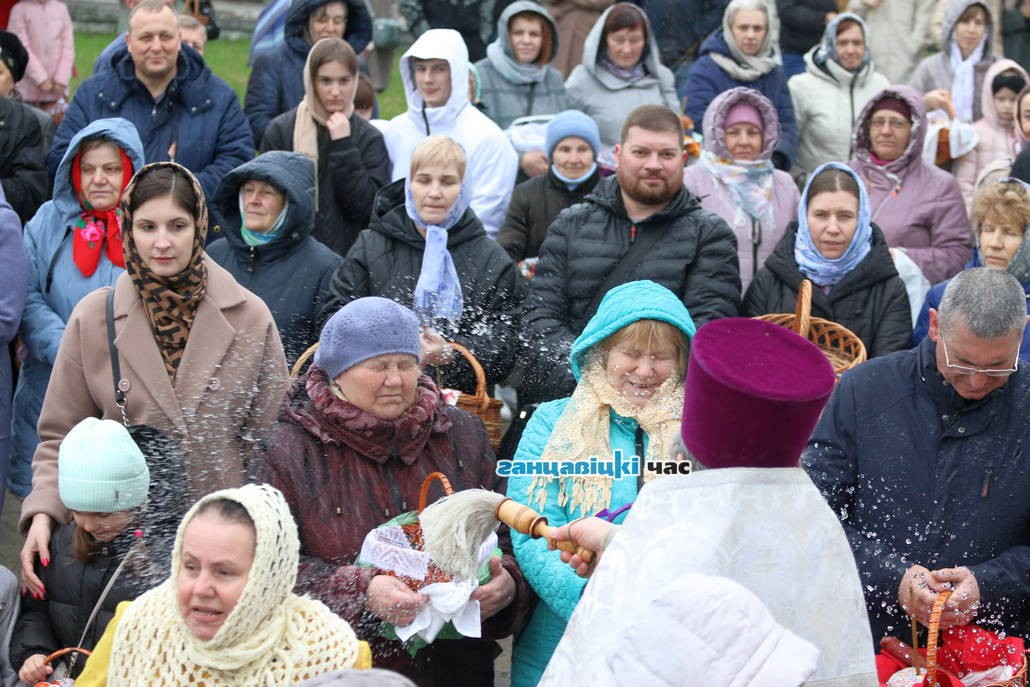Великая суббота перед Пасхой: православные христиане освящают куличи и яйца / фото: Сергей Багров