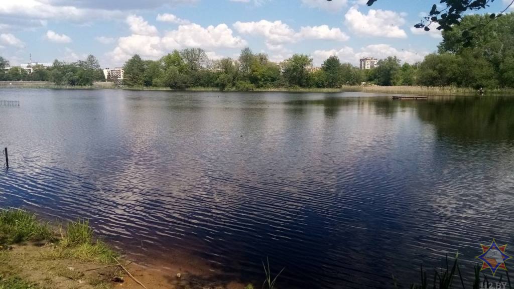Возле центрального пляжа в Бресте спасли упавшего в воду мужчину