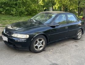 Какое авто от 2000 года можно купить до тысячи долларов в Беларуси