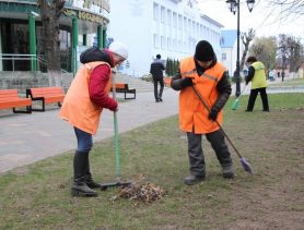 Сколько денег можно намахать метлой в Беларуси и за рубежом