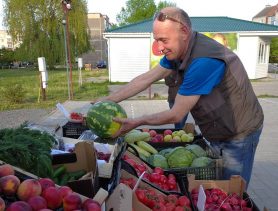 Арбузы и клубничка уже на рынке: как изменились цены за год