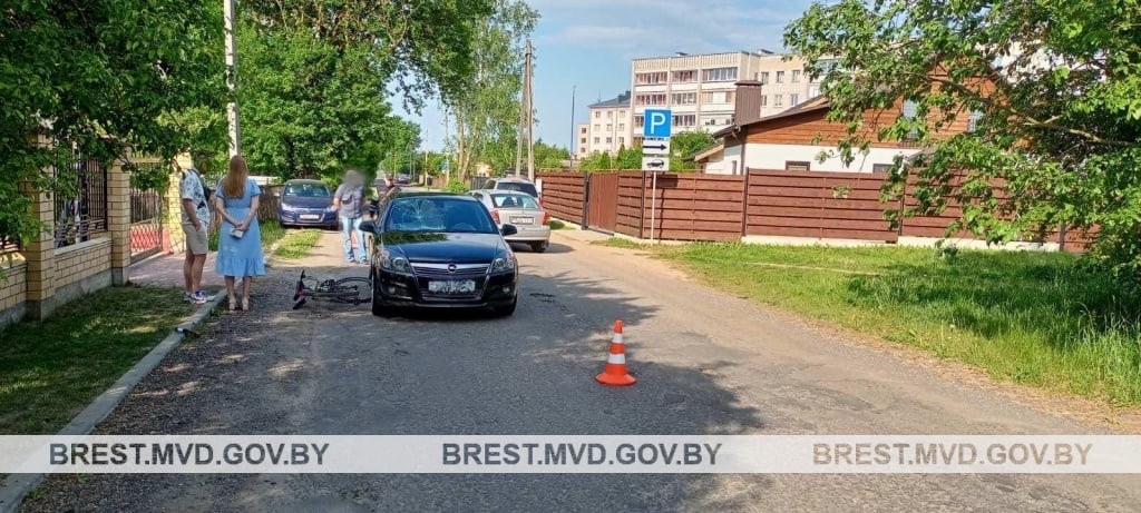 Под колеса машин в Брестской области попали юный велосипедист и женщина-пешеход