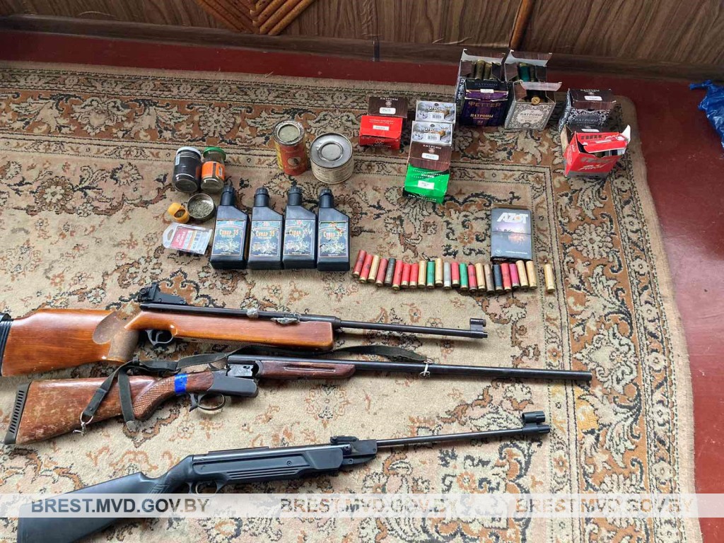 У бывшего охотника в Ганцевичском районе нашли боевой арсенал