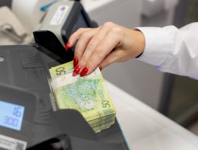 Где в Беларуси получают самые высокие зарплаты?