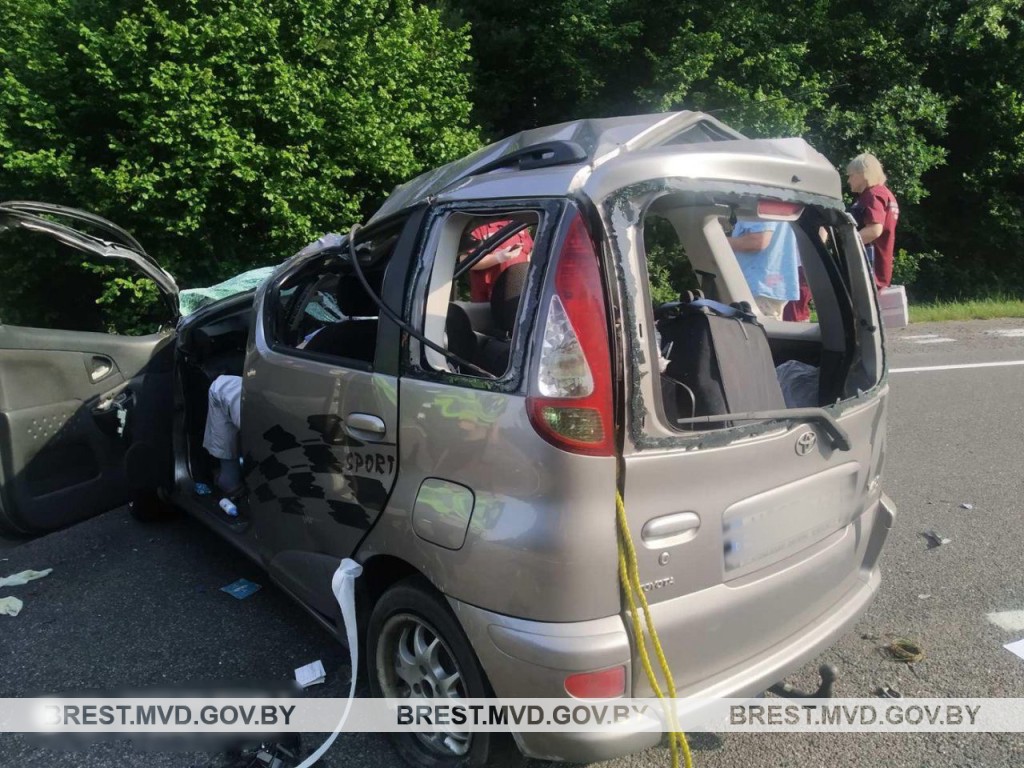 Жуткая авария возле Пинска: перевернулся автомобиль гражданин Германии 