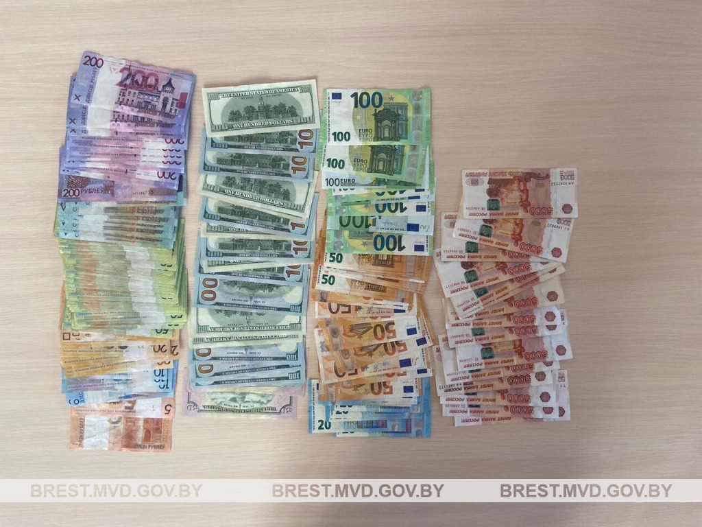 Нашли много разной валюты: за что ОМОН задержал мужчину в Иваново
