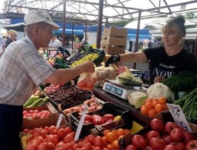 Молодой картошки стало больше, есть черника: какие цены на рынках