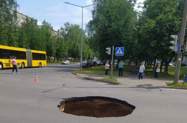 Провал асфальта