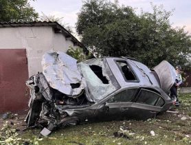 Пьяный водитель разбил BMW и бросил на месте аварии раненого пассажира