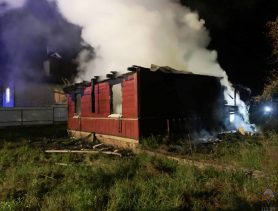 Возле Бреста ночью почти полностью сгорел жилой дом: кого удалось спасти?