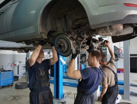 Какую зарплату можно «накрутить» гаечным ключом: заработок слесарей в Беларуси и за рубежом