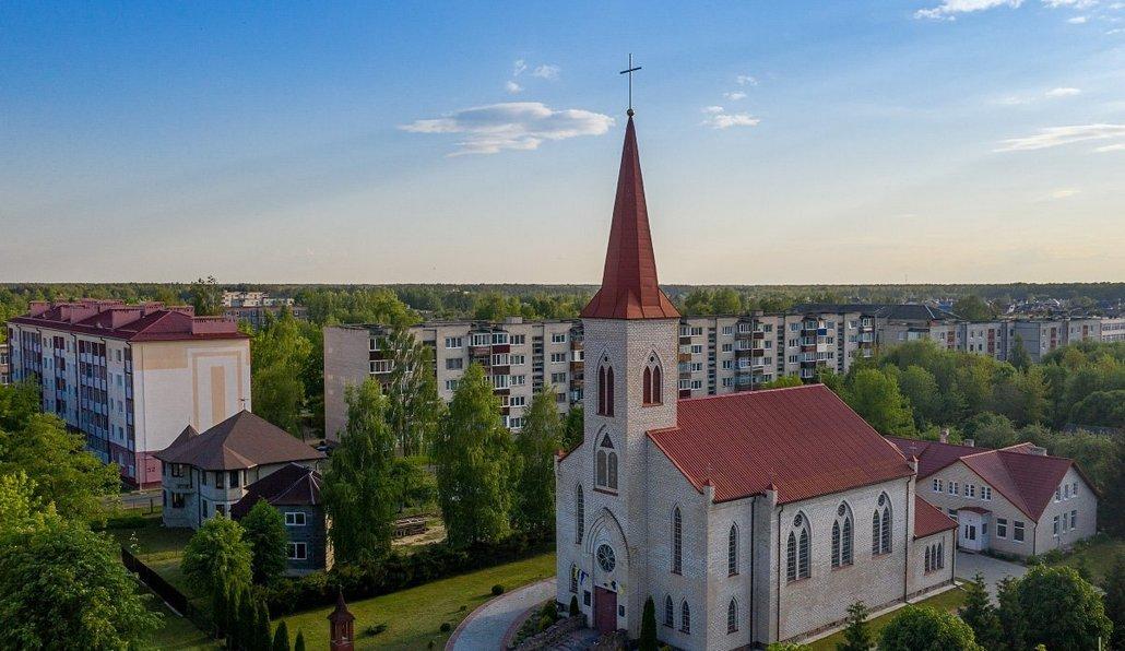 Какие высокооплачиваемые вакансии с зарплатой не менее 2000 рублей есть в самых бедных районах Брестской области