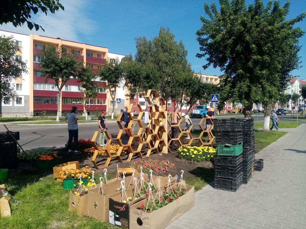К областным «Дожинкам» Ганцевичи заполонили цветами