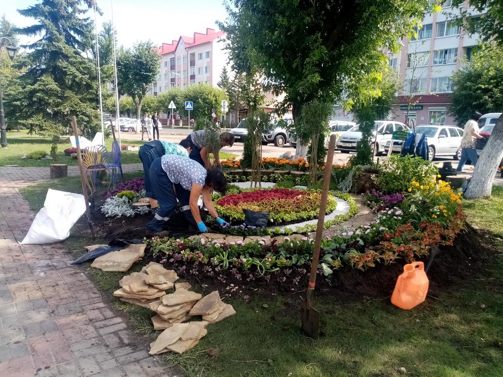 К областным «Дожинкам» Ганцевичи заполонили цветами