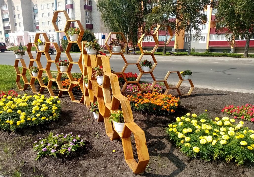 Какую самая красивая клумба появилась к «Дожинкам» в Ганцевичах? Проголосуйте!