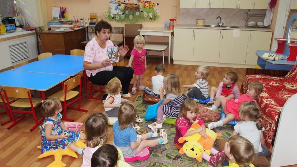 Сколько зарабатывают воспитатели в Беларуси?