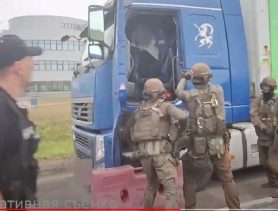 Белорусского дальнобойщика жестко задержали после переписки с таможенником