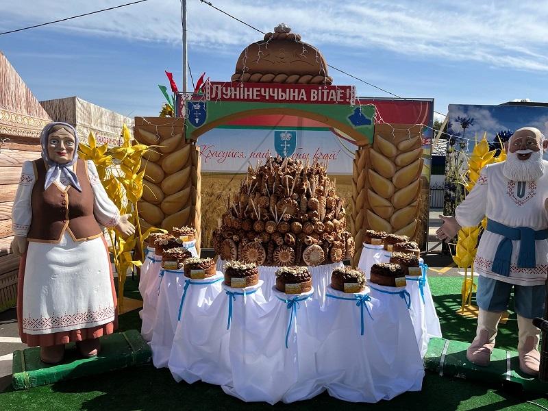 Лунинецкое подворье на "Дожинках" в Ганцевичах