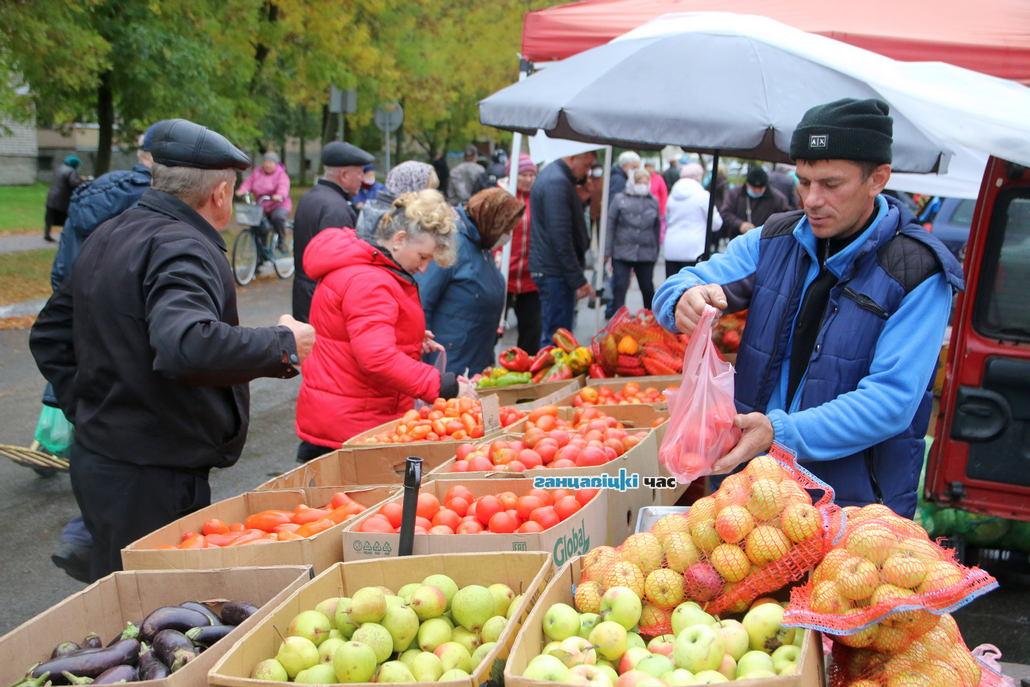 В Ганцевичах на ярмарках можно закупить сельхозпродукцию на любой вкус и кошелёк.